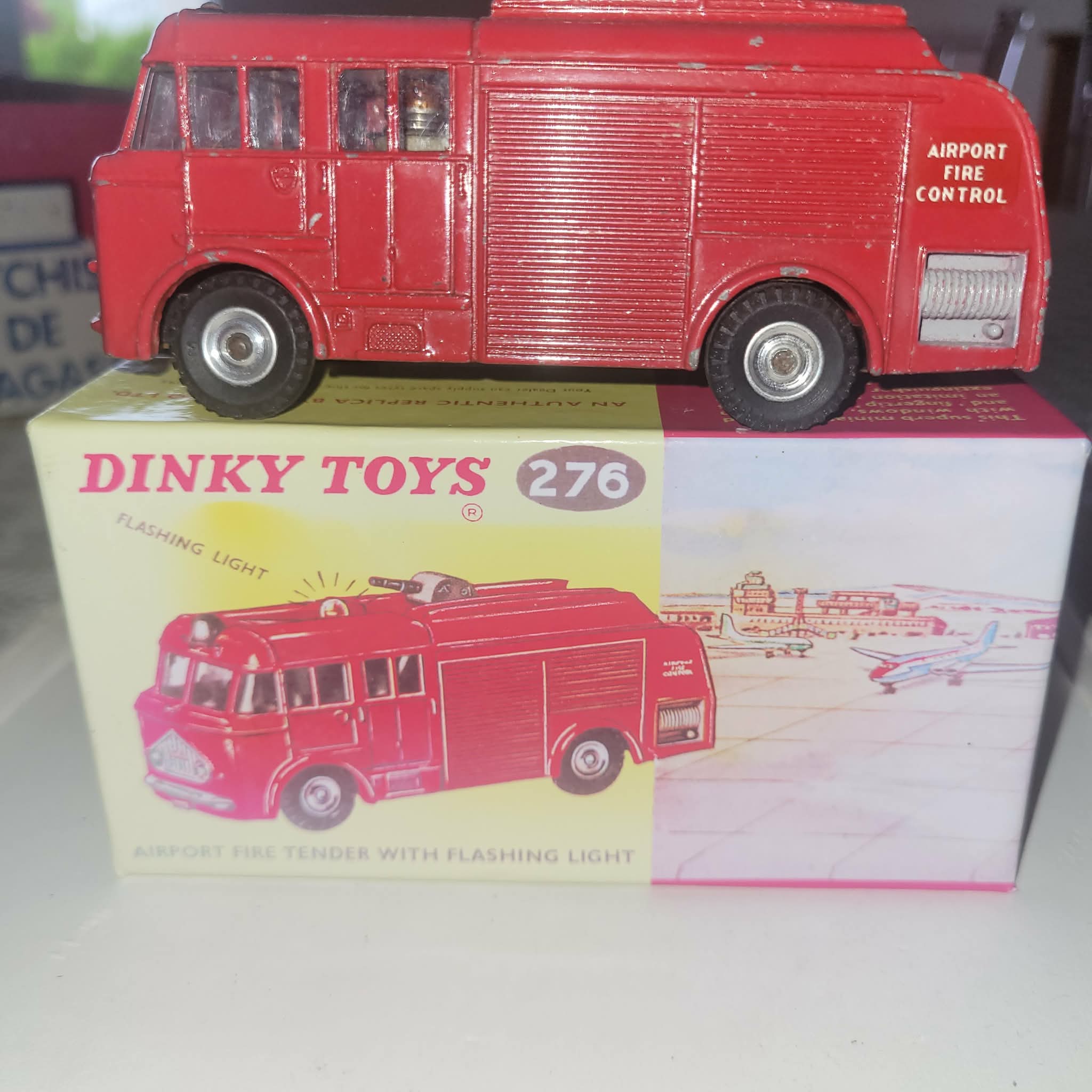 DINKY TOYS AIRPORT
