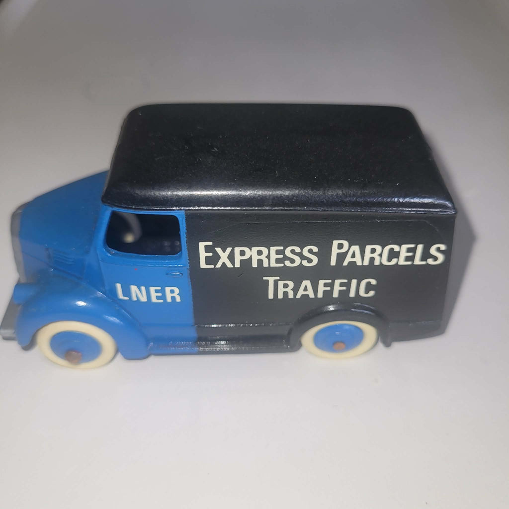 DINKY TOYS TROJAN