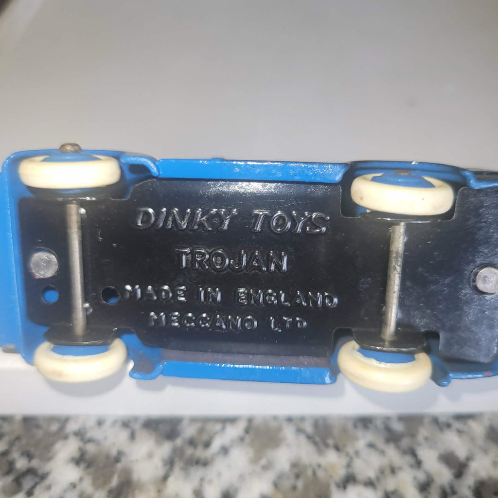 DINKY TOYS TROJAN